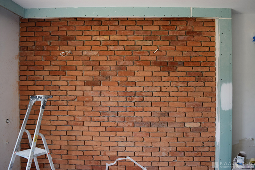 kwadraton-sciana-z-cegly-prace-remontowe